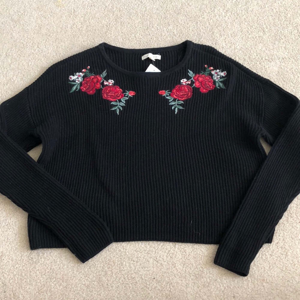 black pacsun sweater w roses